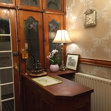 Guest house Alvera Court 4*