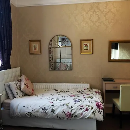 Guest house Alvera Court