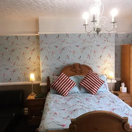Guest house Alvera Court 4*