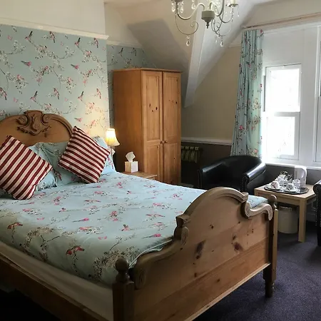 Guest house Alvera Court 4*